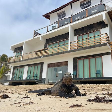 Cormorant Beach House Bed & Breakfast Puerto Villamil Exterior foto