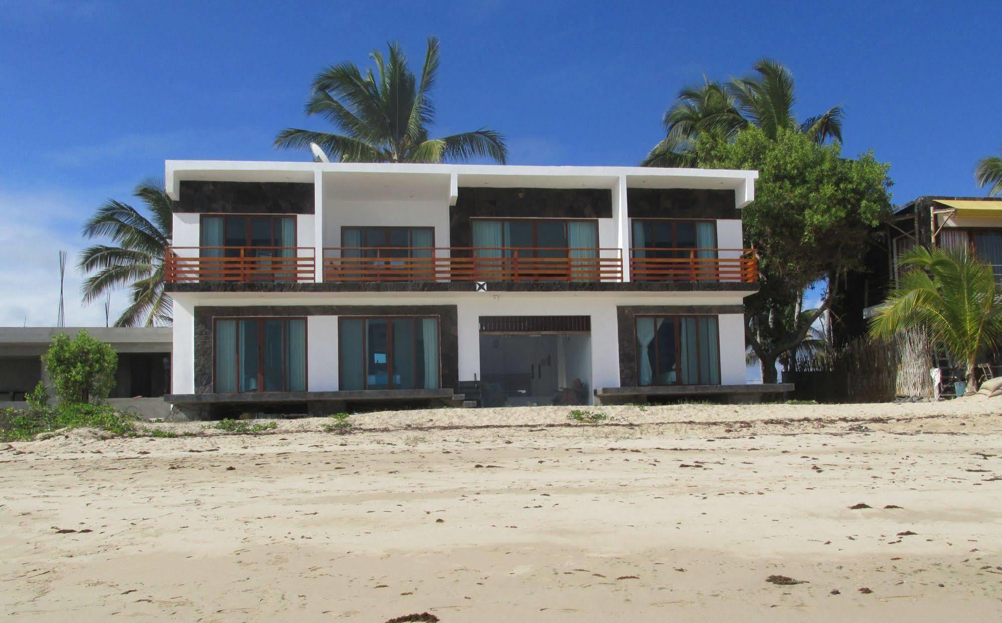 Cormorant Beach House Bed & Breakfast Puerto Villamil Exterior foto